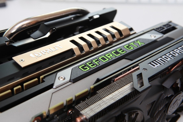 Две пары видеокарт GeForce GTX 980 и GTX 970