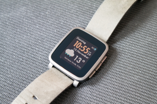 Часы Pebble Time Steel отличаются от привычных моделей на рынке