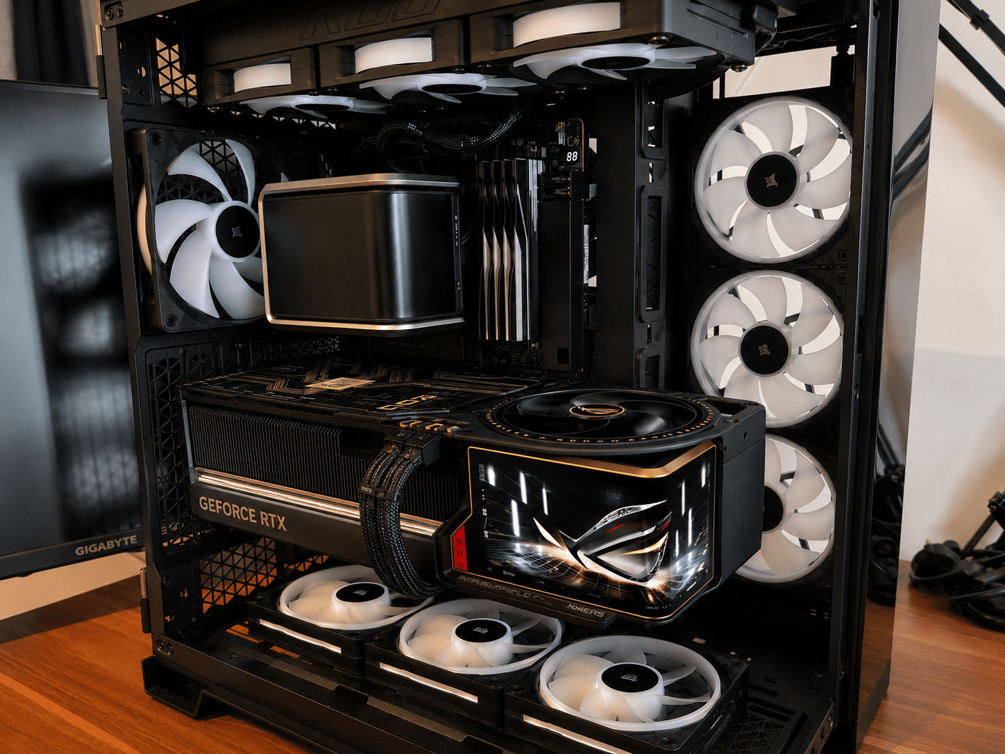 ASUS ROG Astral E20.png