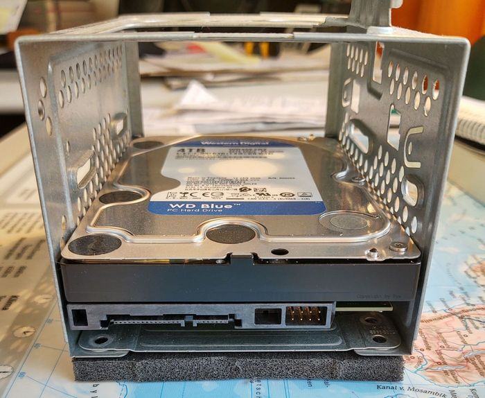 HDD im Käfig.jpg