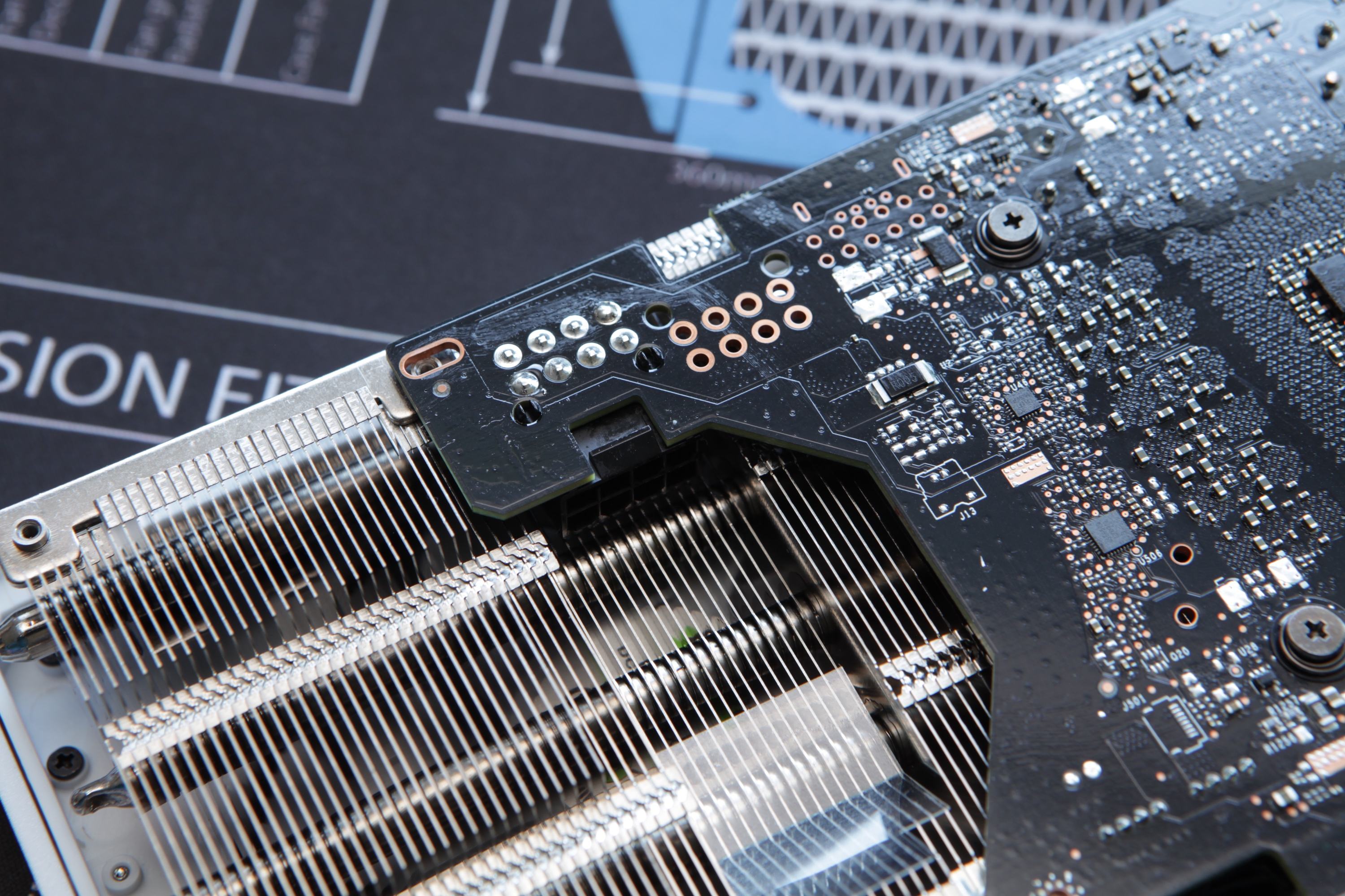 INNO3D-RTX4070-Stealth-Power-1.jpg