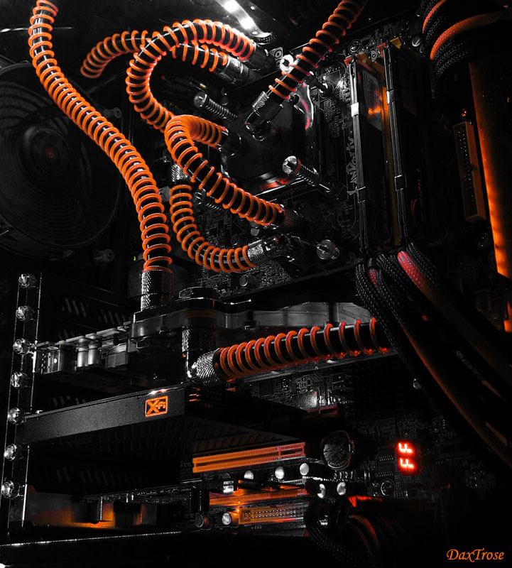 LianLi_schwarz_orange_07b.jpg