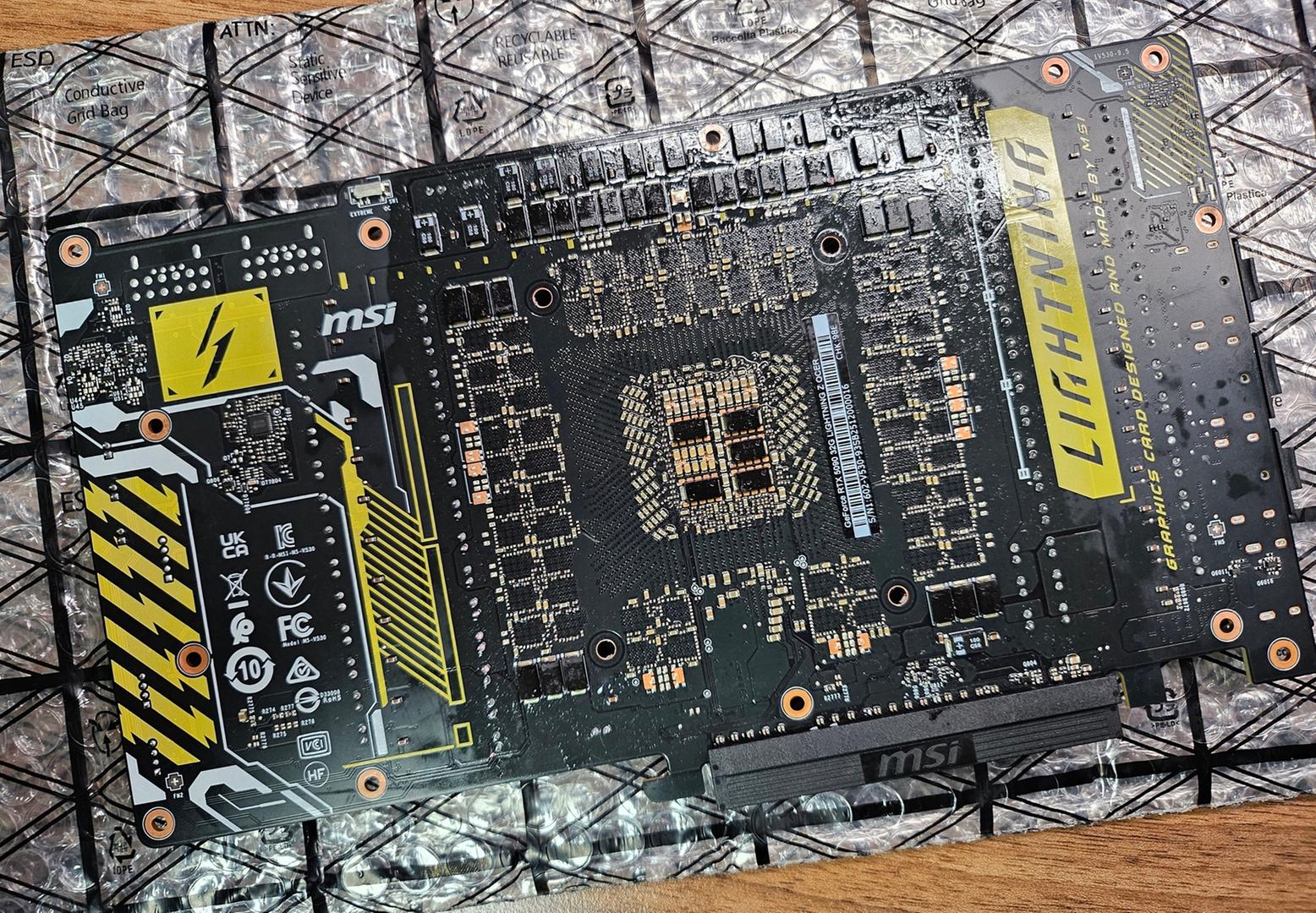 MSI-GeForce-RTX-5090-Lightning-PCB-HWBOT-2.jpeg