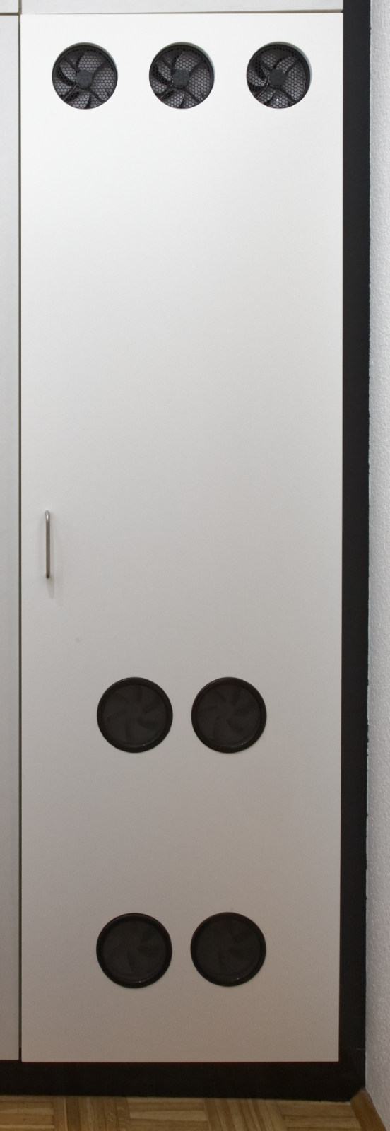 Türe_Technikschrank_1.jpg Türe_Technikschrank_1.jpg