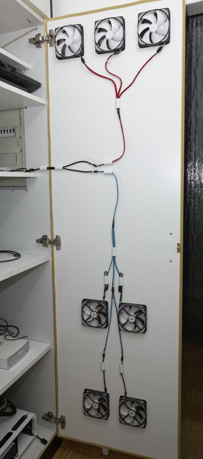 Türe_Technikschrank_2.jpg Türe_Technikschrank_2.jpg