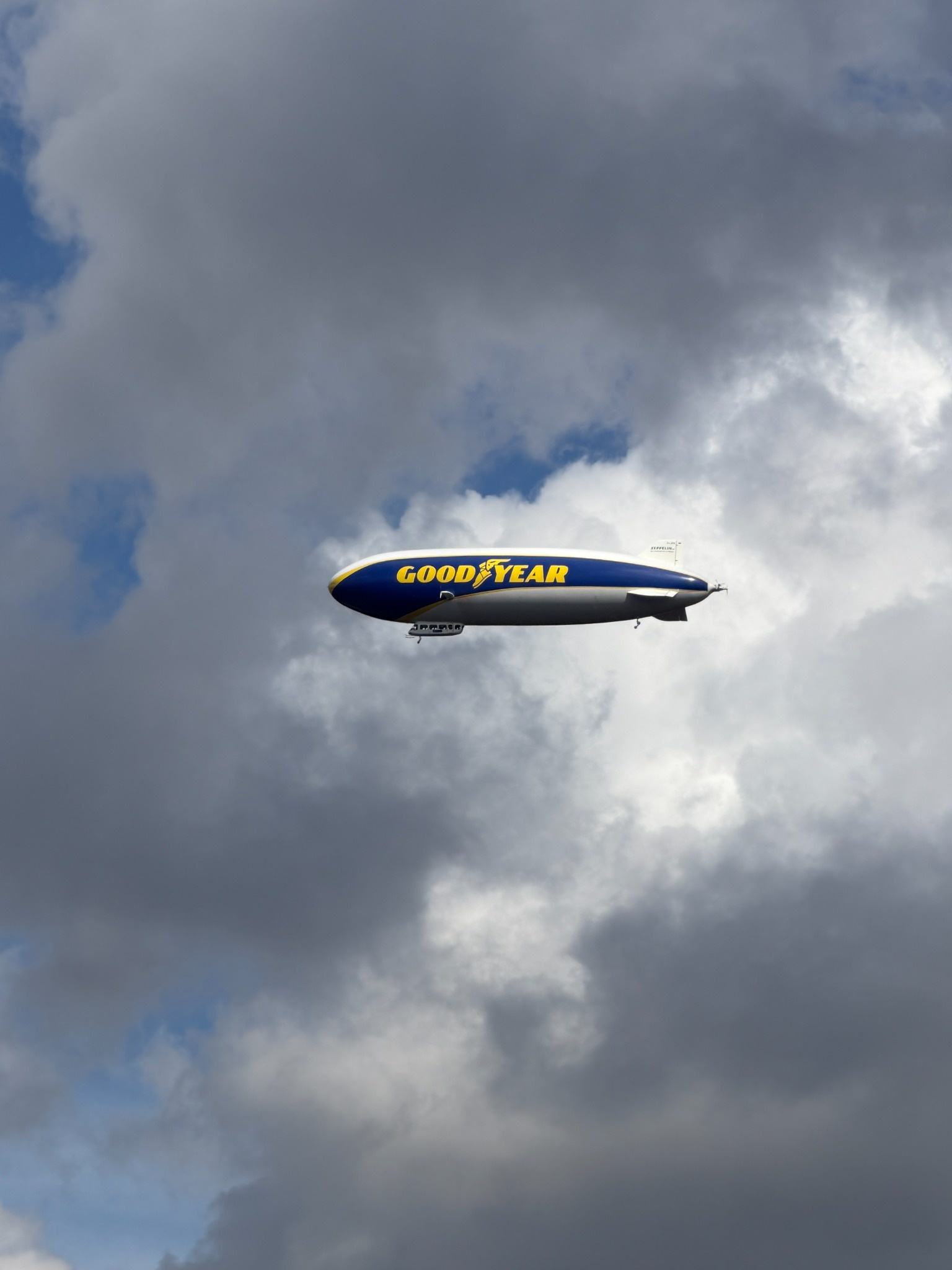 zeppelin_2mb.jpg