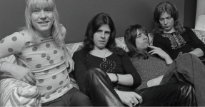 Sweet_von links Brian Connolly, Mick Tucker, Andy Scott, Steve Priest.png