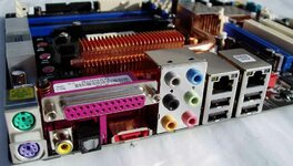 asus_a8n32_sli_deluxe_connections_large.jpg