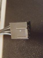 Gehäuse 4PIN hervorstehende Kante.JPG