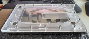 RTX 5090 Phantom HK V zerlegt (8) klein Ausschnitt.jpg