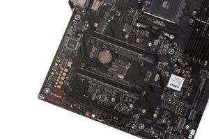 Die Erweiterungssteckplätze beim ASUS ROG Crosshair VII Hero in der Übersicht.