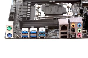 Das I/O-Panel beim ASRock X299 Extreme4 im Überblick.