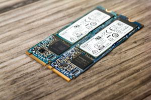 Toshiba XG5-p (links) und XG5