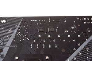 Zwei MOSFETs befinden sich auch auf der Rückseite.
