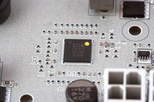Ein PWM-Controller von International Rectifier gibt den Ton an.