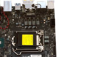 Ein kleines 4+2-Phasendesign üerbimmt die CPU-Spannungsversorgung.