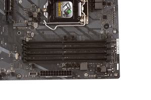 Neben den vier DDR4-DIMM-Speicherbänken ist auch ein USB-3.1-Gen2-Header an Bord.