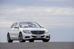 Mit dem Facelift der aktuellen S-Klasse (W222) erweitert Mercerdes-Benz den Funktionsumfang einiger Assistenzsysteme (Quelle: Mercedes-Benz)