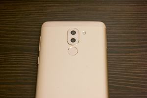 Einmal 12, einmal 2 Megapixel: Die Dual-Kamera des Honor 6X weicht von der des P9 oder Mate 9 deutlich ab