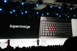 Samsung Notebook Odyssey: Das 17-Zoll-Modell soll per Supercharge-Knopf einfach übertaktbar sein