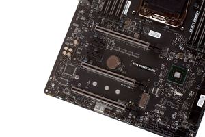 Die Erweiterungssteckplätze beim MSI X99A Workstation.
