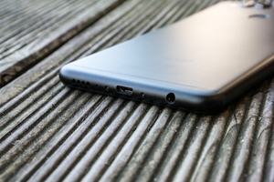 Nicht nur die Micro-USB-Buchse des Honor 7X ist nicht mehr zeitgemäß, auch der Verzicht auf ac-WLAN enttäuscht