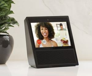 Auch Video-Telefonate sind mit Echo Show möglich - allerdings nur mit anderen Nutzern eines Echo Show oder der Alexa-App