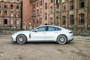 Der Porsche Panamera 4S Diesel ist fast 5,05 m lang und 1,94 m breit