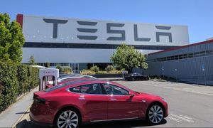 Tesla Youtube und Netfilx Update