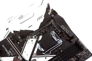 12 CPU-Spulen sind es beim ASRock Z270 Extreme4.