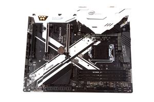 Das ASRock Z270 Extreme4 in der Übersicht.