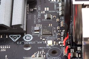 Neben einem I211-AT ist auch ein I219-V-Netzwerkcontroller von Intel an Bord.