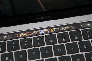 Apple MacBook Pro mit Touch Bar