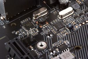 Links: Intel I219-V; rechts: Rivet Networks Killer E2500