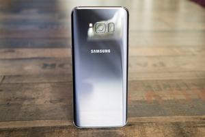 Die volle Leistung liefert der Exynos 8895 nur für kurze Zeit, obwohl sich das Samsung Galaxy S8 nur auf etwas mehr als 40 °C erwärmt