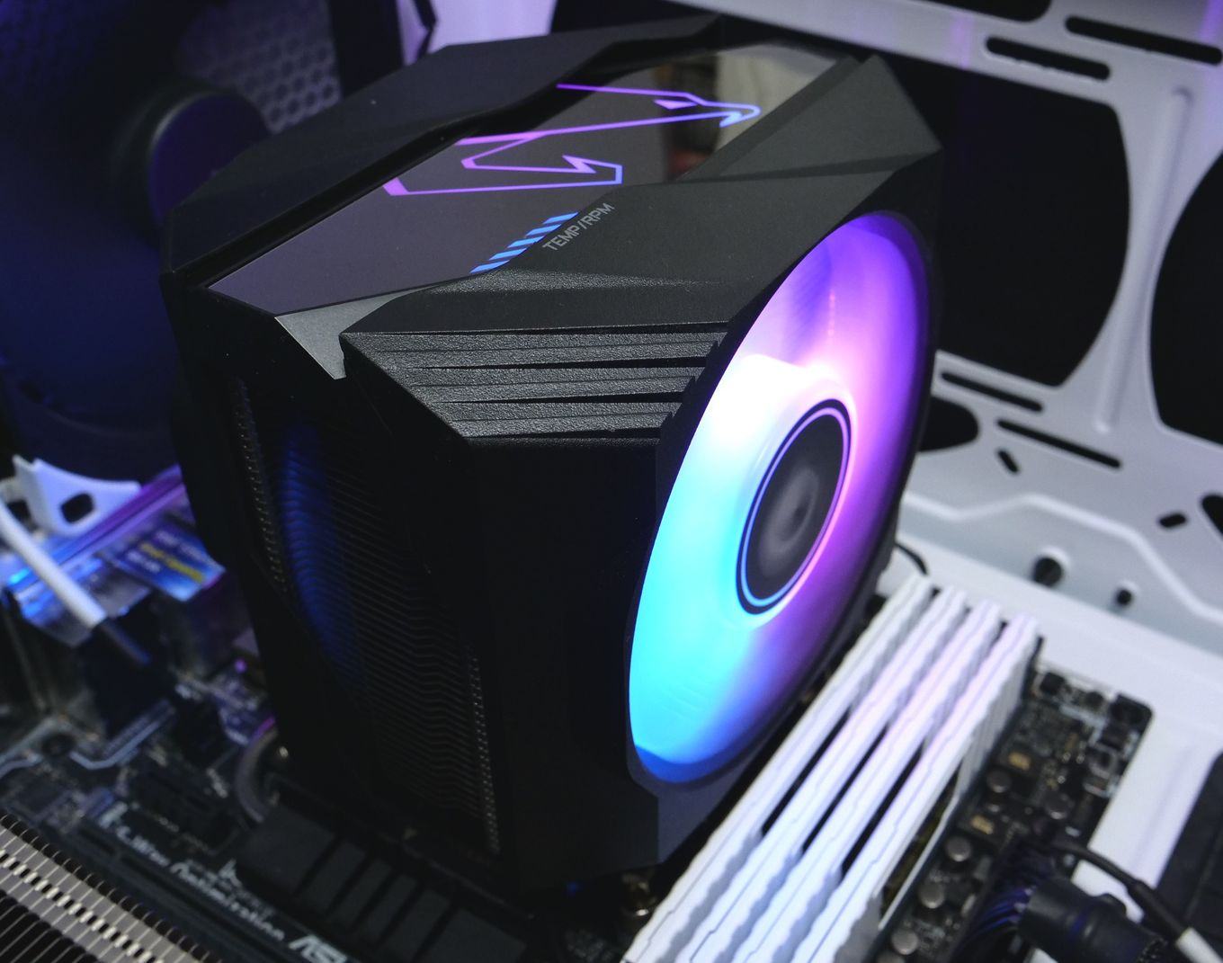 Gigabyte core. Gigabyte AORUS atc800. Кулер AORUS ATC 800. Gigabyte AORUS atc700. Кулер Gigabyte AORUS.