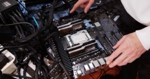 Dancop und der8auer übertakten den Intel Xeon W-3175X