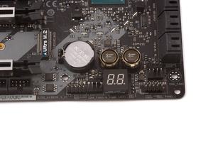 Gilt auch für den Power- und Reset-Button. Zusätzlich ist auch eine Debug-LED vertreten.