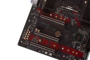 Die Erweiterungssteckplätze beim ASRock X99 Professional Gaming i7.