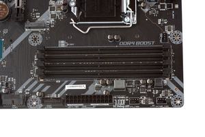 Maximal vier DDR4-DIMM-Bänke bedeuten einen RAM-Ausbau bis 64 GB.