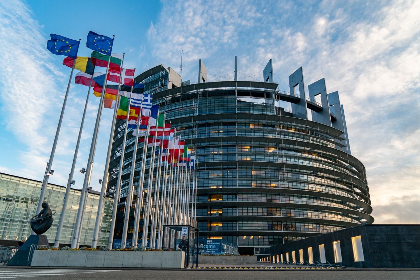 Unzureichende-Altersverifikation-EU-leitet-Verfahren-gegen-gro-e-Porno-Plattformen-ein