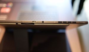 ASUS Zenbook 17 Fold OLED