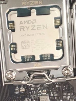 AMD Ryzen 7 7700X QS-voorbeeld