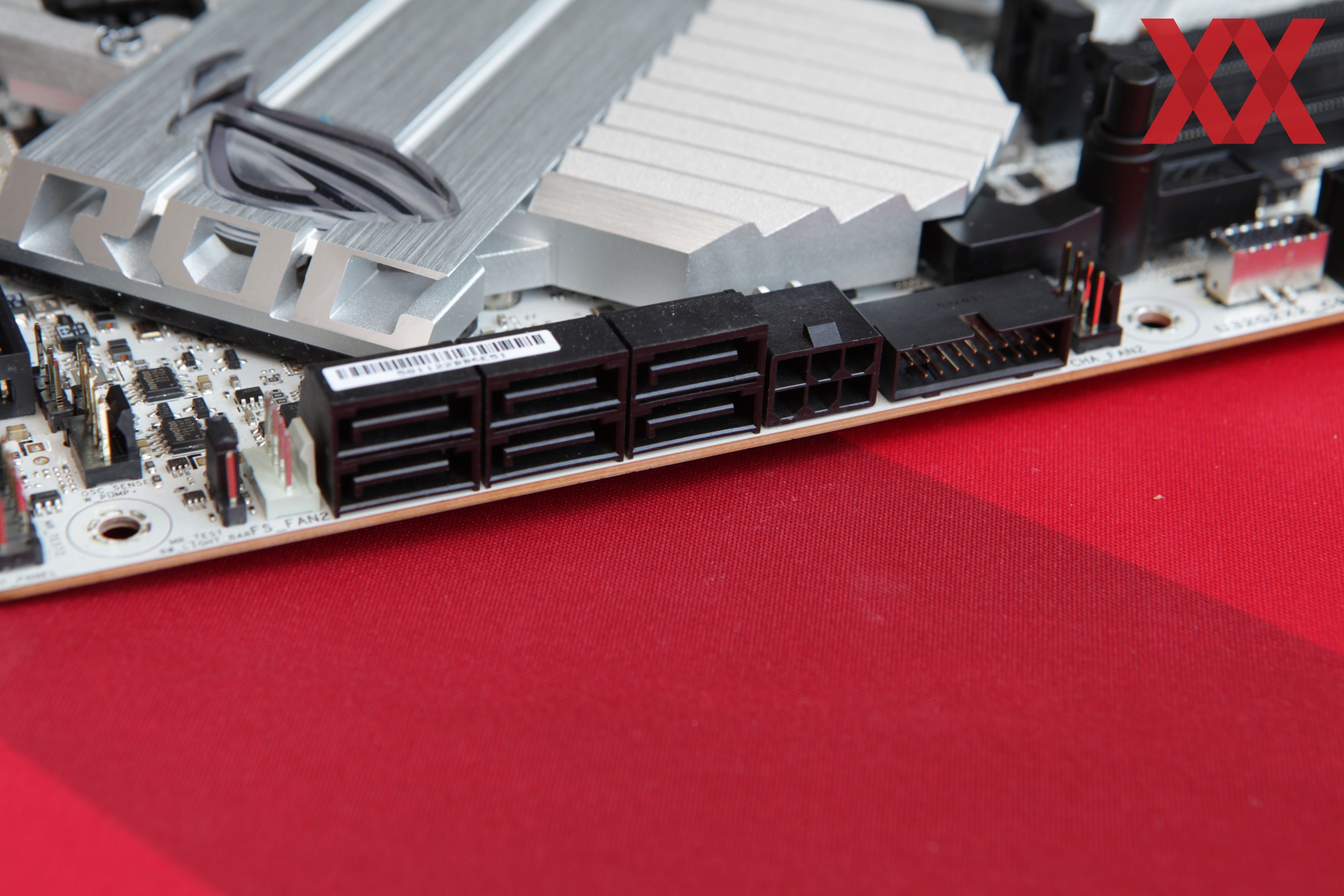 Für unsere DDR5-7000+ Tests: Das ASUS ROG Maximus Z790 Apex vorgestellt ...