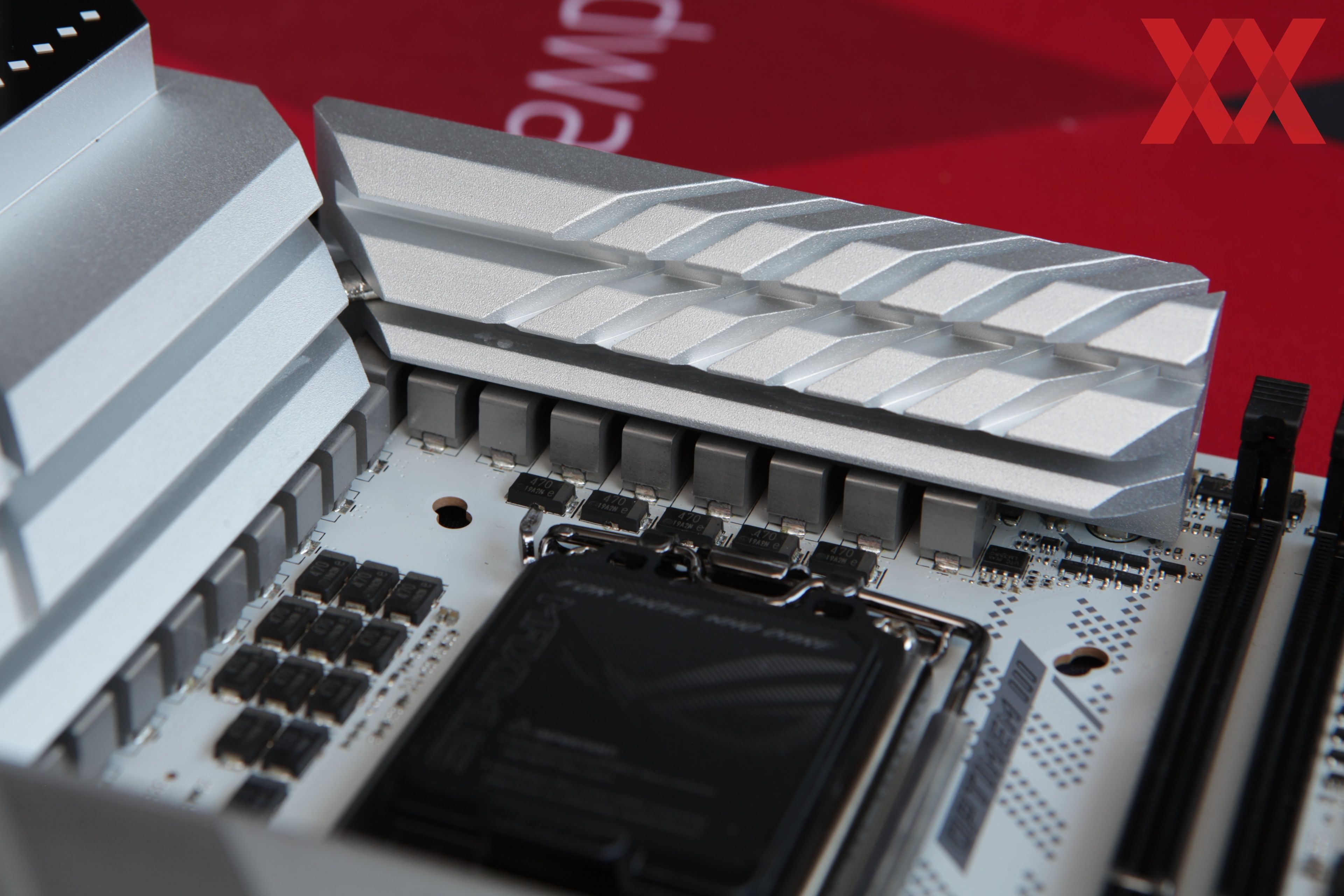 Für unsere DDR5-7000+ Tests: Das ASUS ROG Maximus Z790 Apex vorgestellt ...