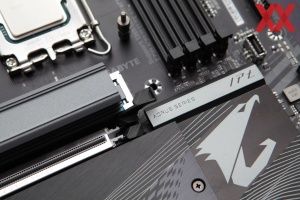 Gigabyte X670 AORUS Elite AX