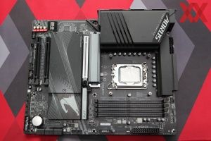 Gigabyte X670 AORUS Elite AX