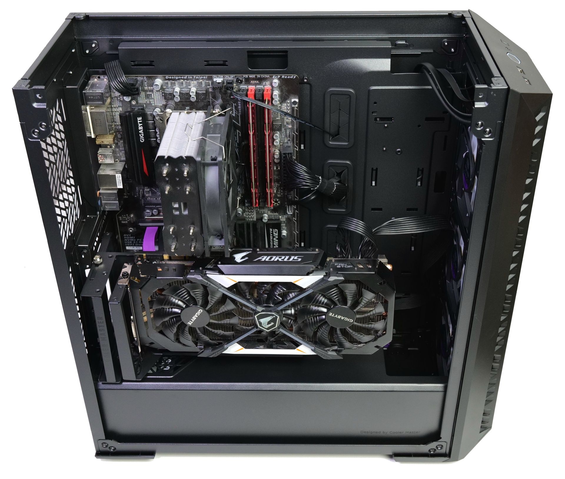 Cooler Master предлагает MasterBox 520 и MasterBox 520 Mesh в черной и бело...