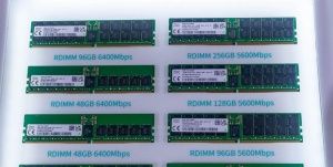 DDR5-Speicher von SK hynix auf der Intel Innovation (Bild: ServeTheHome)