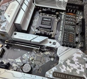 ASRock X670E Steel Legend mit Hinweis auf längere Boot-Zeiten
